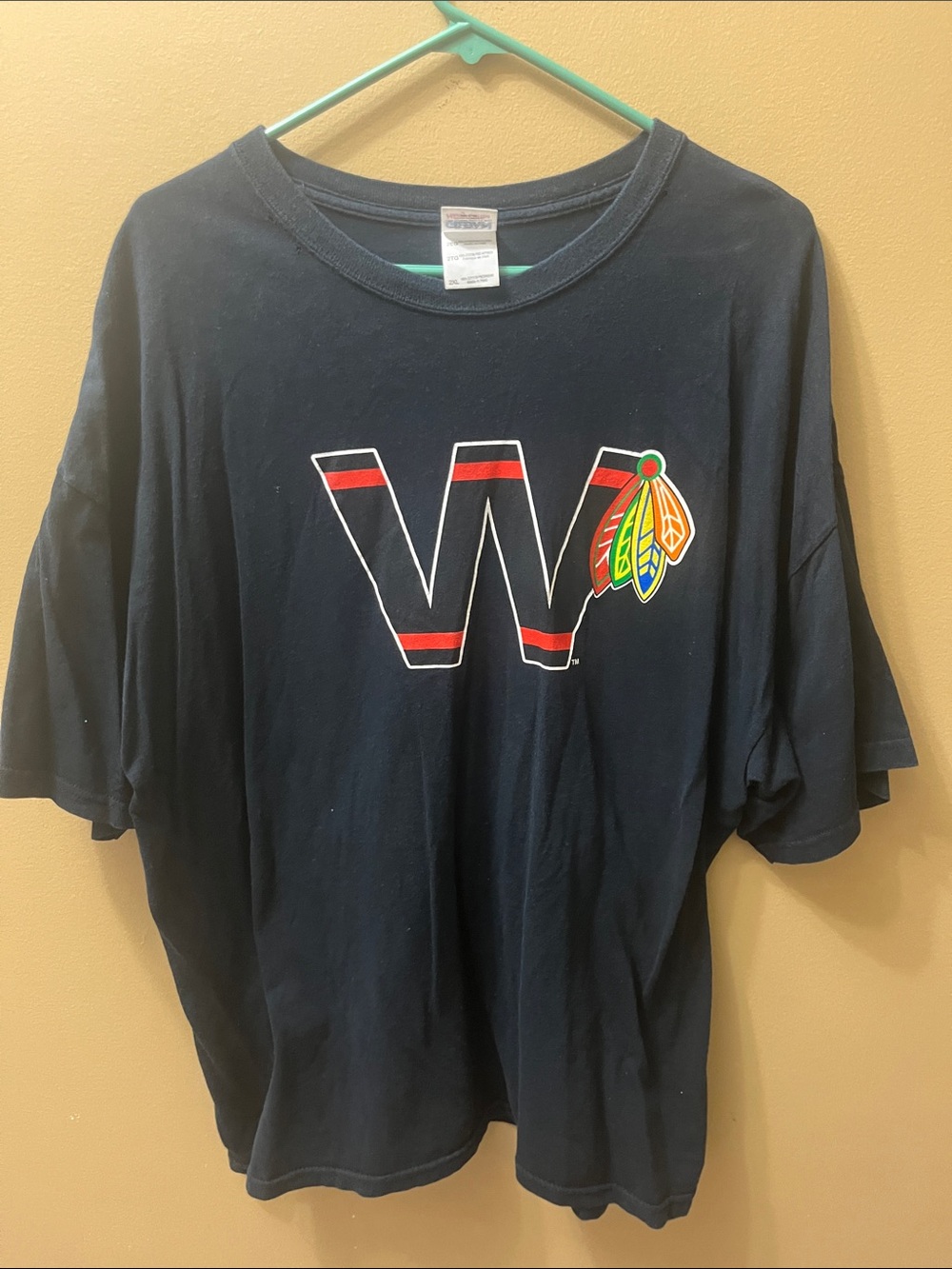 Chicago Blackhawks ‘W’ Feather Shirt Size XXL